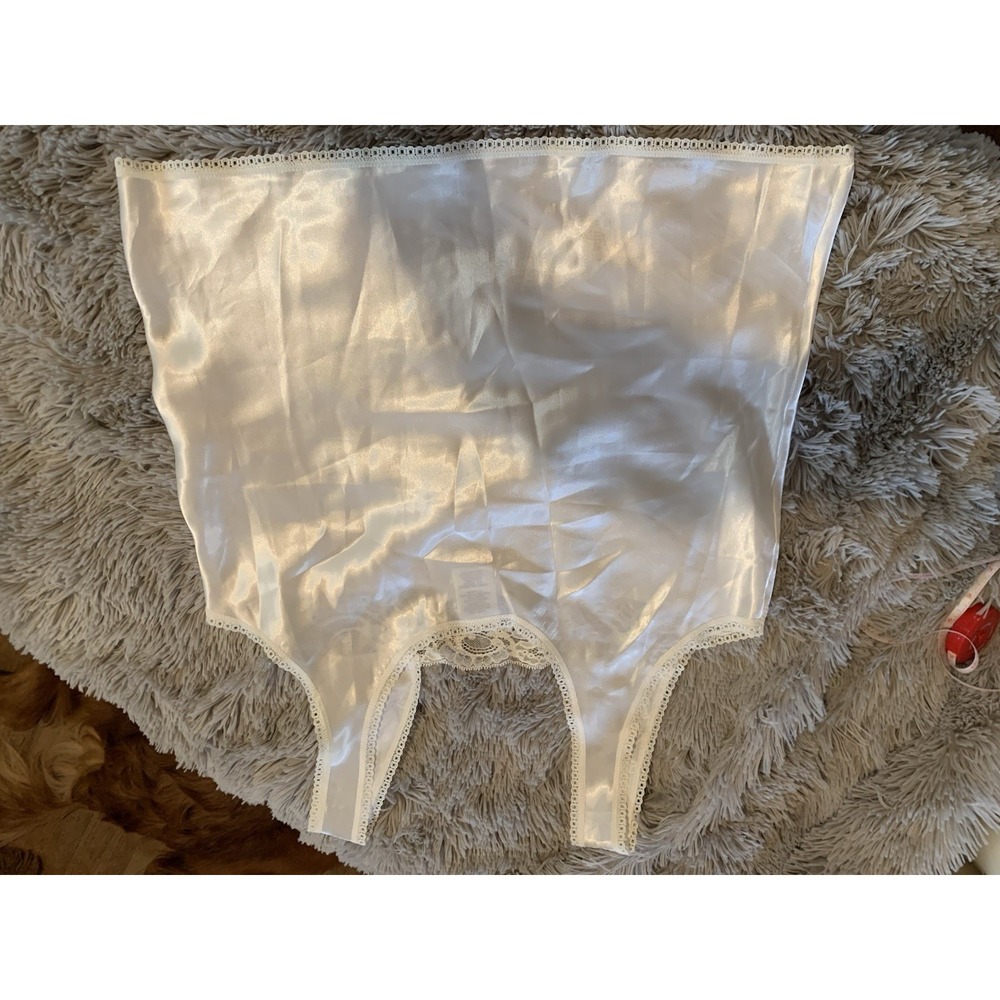 Vintage Unmentionable Off White With Lace Camisole Sz M - Picture 4 of 10
